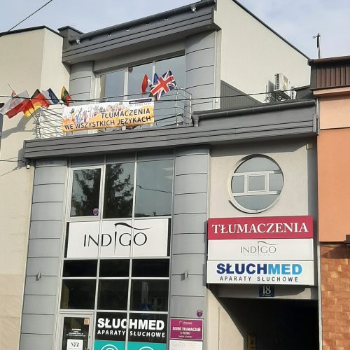 Nasze biuro tłumaczeń Alemannia. Widoczny nasz baner, który mówi "Tłumaczenia we wszystkich językach".